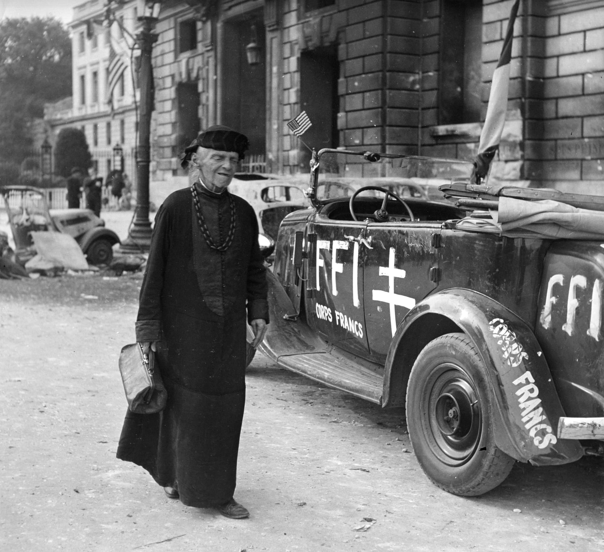 Discover hundreds of lost World War II photographs