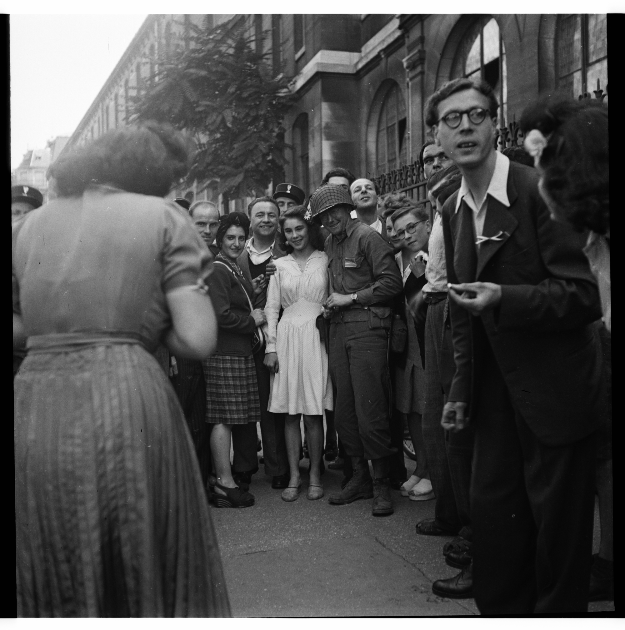 Discover hundreds of lost World War II photographs