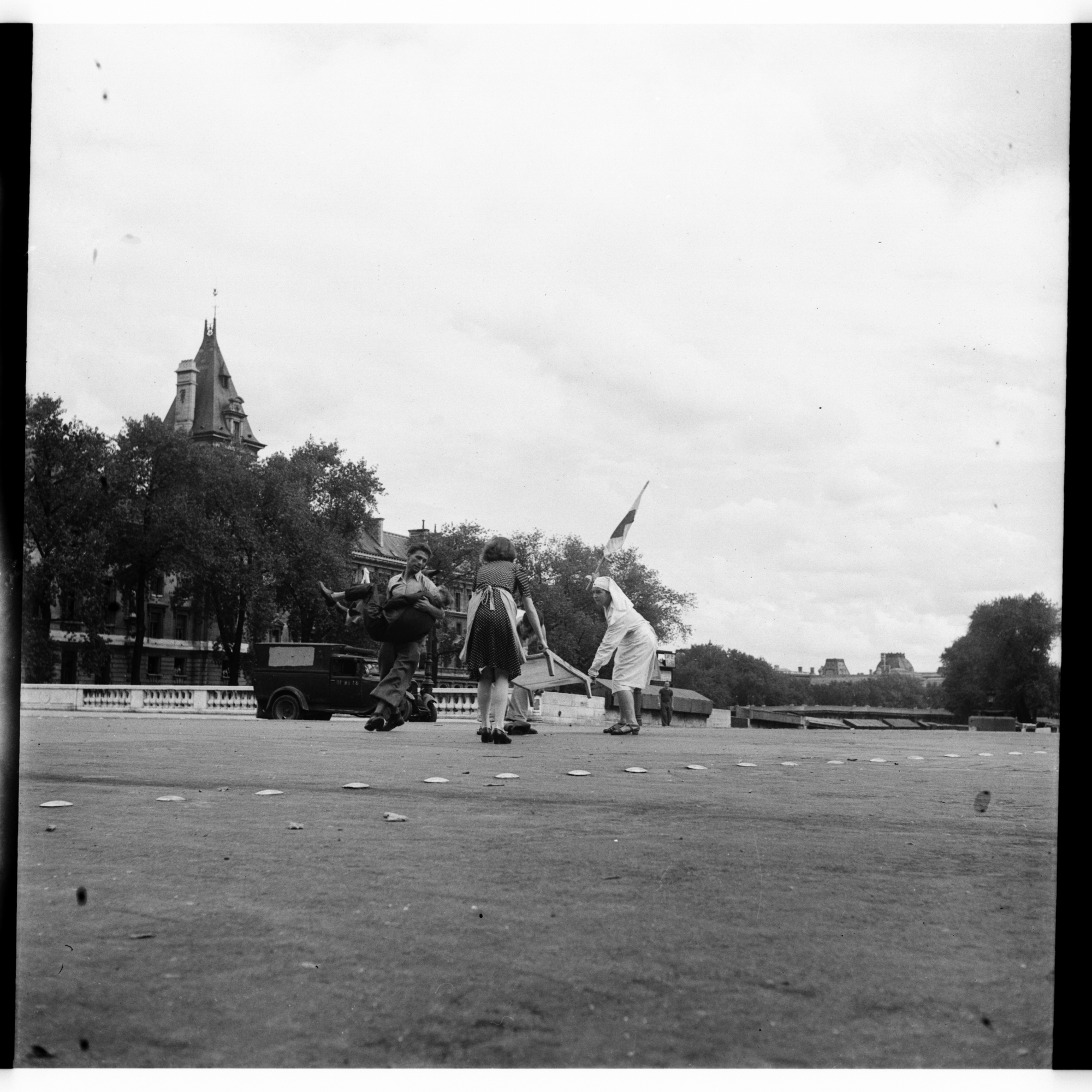 Discover hundreds of lost World War II photographs