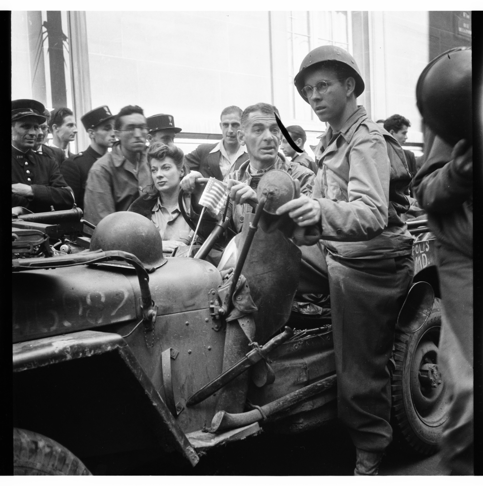 Discover hundreds of lost World War II photographs