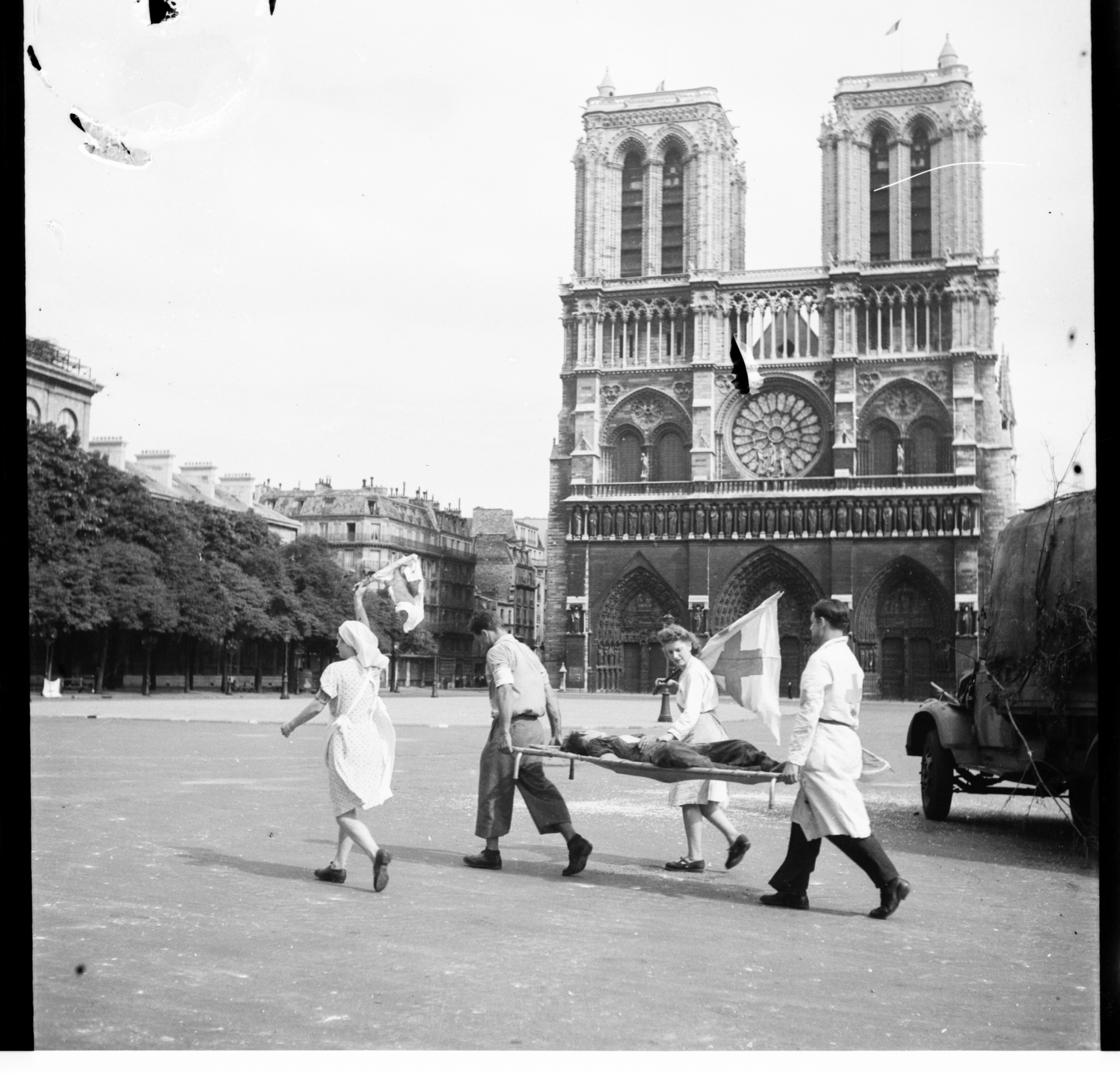 Discover hundreds of lost World War II photographs