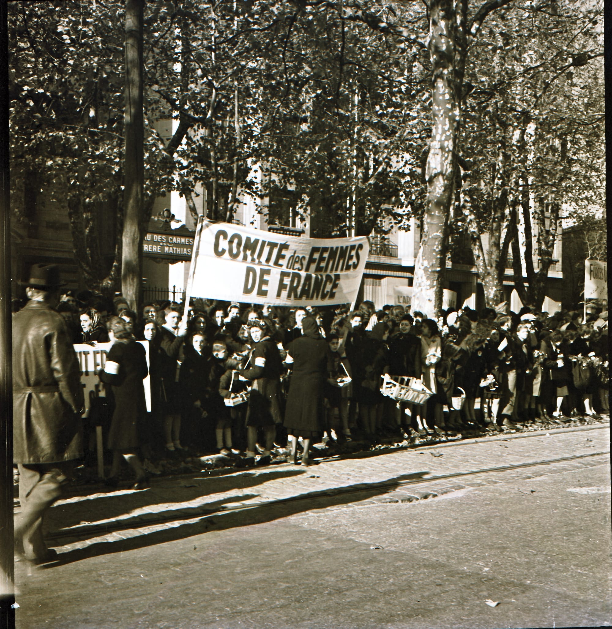 Discover hundreds of lost World War II photographs